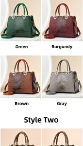 Collage de sacs à main motif crocodile en vert, bordeaux, jaune et gris avec boucle en cœur