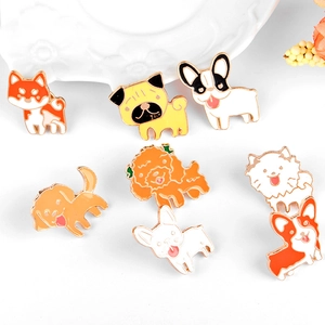 Lot de pins en émail colorés avec divers chiens de dessin animé comme Shiba Inu et Corgi