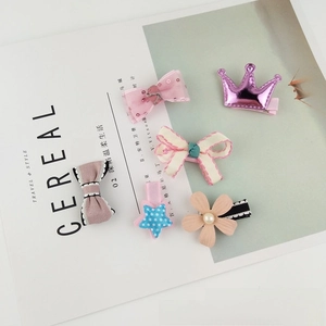 Detailed close-up of a 6-piece girls' hair clip set featuring crowns and fabric bows
