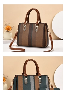 Détail de sacs cabas à rayures contrastées avec texture tissée et garniture dorée