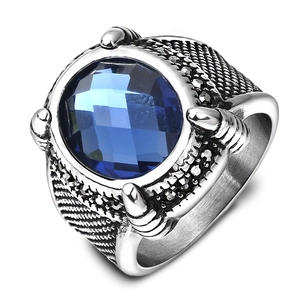 Macro shot of 18mm vintage dragon claw ring with large oval blue sapphire stone inlay