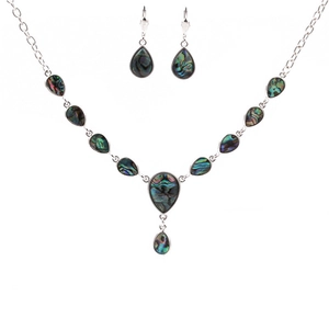 Vintage bohemian jewelry set with heart-shaped colorful shell necklace and drop earrings