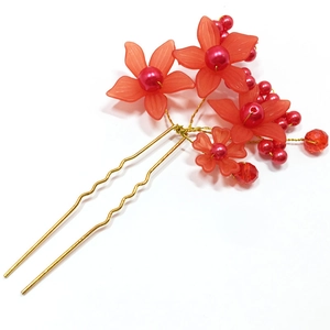 U-shaped bridal hair pin with red resin flowers, golden metal, pearls and clear beads