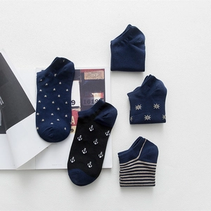 Set di calzini bassi in cotone da uomo con stampe nautiche e motivi a righe