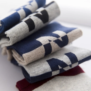 Set calzini uomo in cotone taglio basso blu grigio bordeaux e nero con motivo N a maglia
