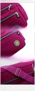 Dettaglio borsa a tracolla in nylon magenta con cerniere multiple e tracolla viola regolabile
