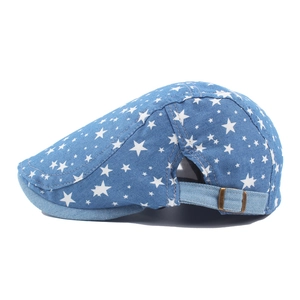 Béret en denim bleu avec motif étoiles blanches et boucle réglable à l'arrière