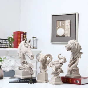 Vierteiliges Set aus Tierkopf-Skulpturen aus Sandsteinharz für die Heimdekoration