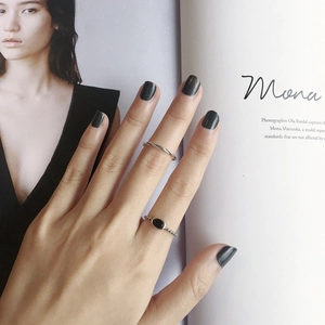 Detail of S925 silver rings with twisted band and oval black onyx stone on a hand