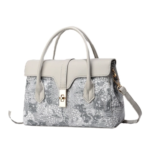 Sac bandoulière chic en jacquard gris avec détails dorés et motif à vagues