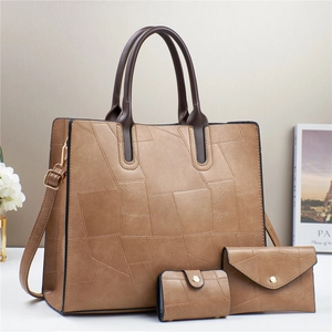 Set tre pezzi di borsa tote color cammello, pochette e portafoglio con motivi geometrici