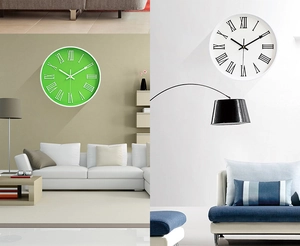 Détail d'horloge murale ronde 12 pouces moderne avec chiffres romains en vert et blanc