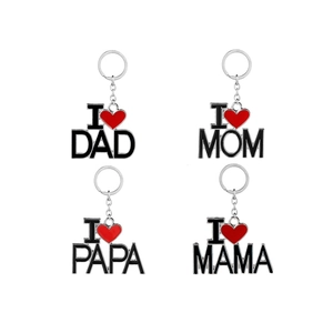 Lot de porte-clés argentés avec pendentifs cœur I Love Dad Mom Papa Mama sur blanc