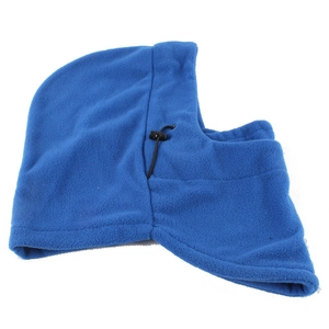 Detail der blauen Fleece-Sturmhaube mit verstellbarem Kordelzug für Outdoor-Wärme