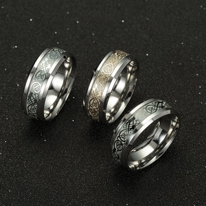 Set de 3 bagues celtiques pour hommes en argent avec incrustations vertes, dorées et noires
