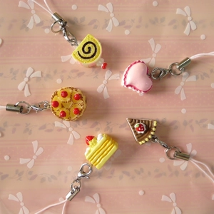Set of 5 miniature resin cake charms with fruit tarts and rainbow cakes for DIY crafts