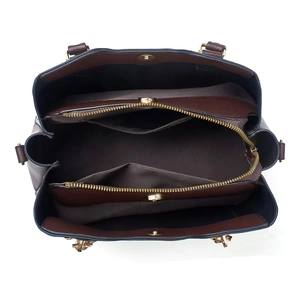 Innenansicht der Patchwork-Handtasche mit goldener Hardware und mehreren Fächern