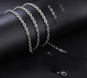 Detailed specs of the silver hammer necklace showing O-chain width and length dimensions