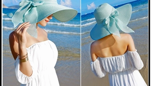 Detalle de sombrero de sol azul claro con lazo grande en playa soleada con mar