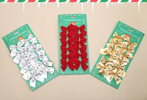 Détail de lot de 12 nœuds de Noël rouges, dorés et argentés pour décoration de sapin