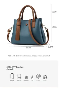 Vista dettagliata della borsa bicolore con le dimensioni esatte di 26x19x10cm mostrate