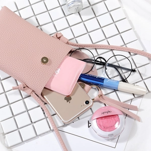 Borsa a tracolla mini in pelle martellata rosa per cellulare e piccoli oggetti