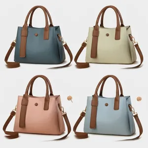Borsa a mano in pelle a grana di litchi in quattro colori con fibbia in metallo tonda