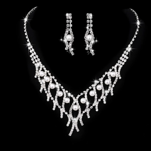 Elegante zilverkleurige bruidssieradenset met strass-franjes en witte parels voor dames