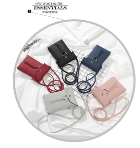 Mini borse a tracolla per cellulare in vari colori con nappa e dettaglio anello