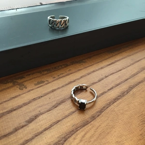 S925 sterling silver chain ring set with vintage onyx square stone and open design