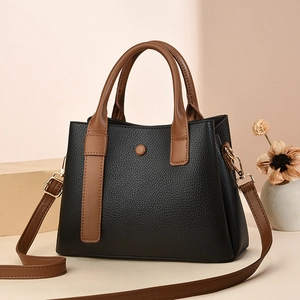 Elegante borsa a mano in pelle bicolore nera e marrone con tracolla regolabile pratica