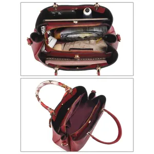 Vue détaillée de l'intérieur d'un sac en cuir rouge montrant les multiples compartiments