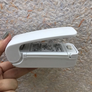 Detail view of mini bag sealer internal structure with Japanese safety instructions