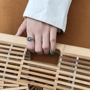 Close-up of S925 sterling silver ring with square black agate and chain texture band