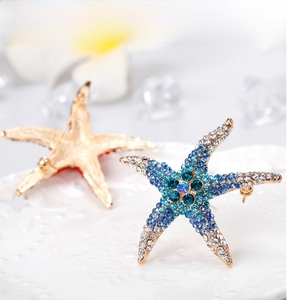 Detailed front and back view of starfish brooch with blue gradient rhinestones and gold base
