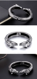 Détails du bracelet jonc tête de dragon argenté vintage avec gravure de texture précise