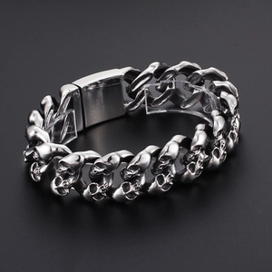 Gothic punk skull chain bracelet in 316L stainless steel with a vintage silver finish