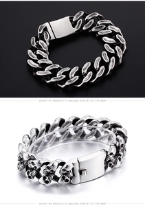 Detail of 316L stainless steel skull cuban chain bracelet with secure square buckle