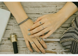 Close-up of vintage S925 silver wave twisted ring and floral jewelry set on a model
