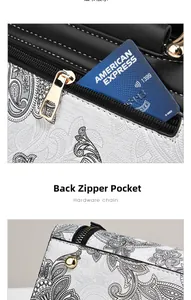 Détail de la poche arrière zippée et du tissu imprimé paisley avec ferrures dorées