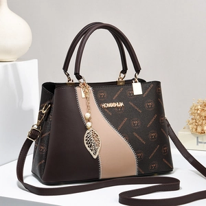 Sac Seau Pour Femmes Sac À Main Sac Bandoulière Cuir PU Bloc De Couleur Imprimé Monogramme Pendentif Feuille Künstliche Perle Élégant