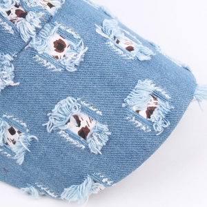 Vintage Baseballkappe aus Denim mit Leopardenmuster-Details und Destroyed-Effekten