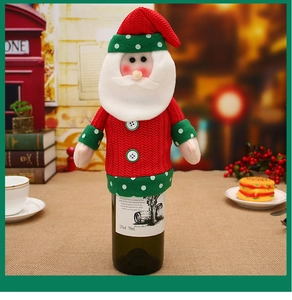 Détail du cache-bouteille de vin Père Noël tricoté en tissu rouge avec bordure verte