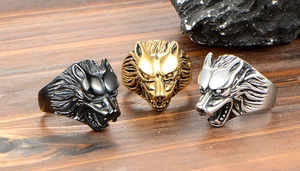 Détails de bagues tête de loup en acier inoxydable déclinées en noir, or et argent