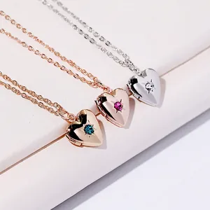 Collana con Medaglione a Forma di Cuore per Donna Pendente Cornice Foto Apribile in Rame con Strass Intarsiati Gioielli Regolabili