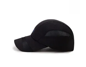 Detailansicht des atmungsaktiven Mesh und Schnelltrocknungsstoff der schwarzen Baseballkappe