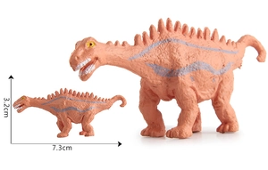 Dettaglio di dinosauri giocattolo arancioni con trama realistica della pelle e misure