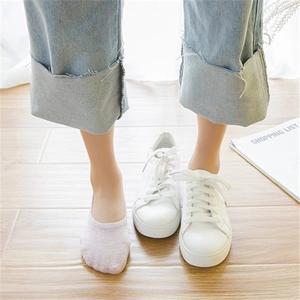 Breathable cotton low cut socks in light pink worn with white sneakers and blue jeans