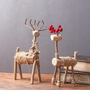 Handgefertigtes Set aus Rentierfiguren aus Massivholz für rustikale Wohndekoration