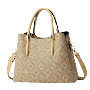 Modische beige Umhängetasche mit Monogramm, Tragegriffen und verstellbarem Schultergurt